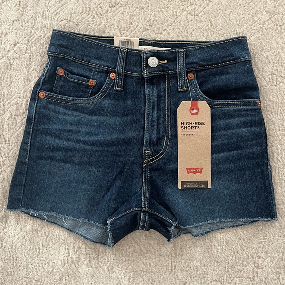 2 for $60 SALE! ⭐️ Levi’s high rise cut off shorts in Chelsea Scrape - Dark Wash - Picture 4 of 9
